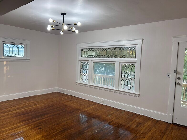 Building Photo - 10806 Bernard Ave