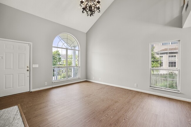 Building Photo - 3127 Creekview Ln