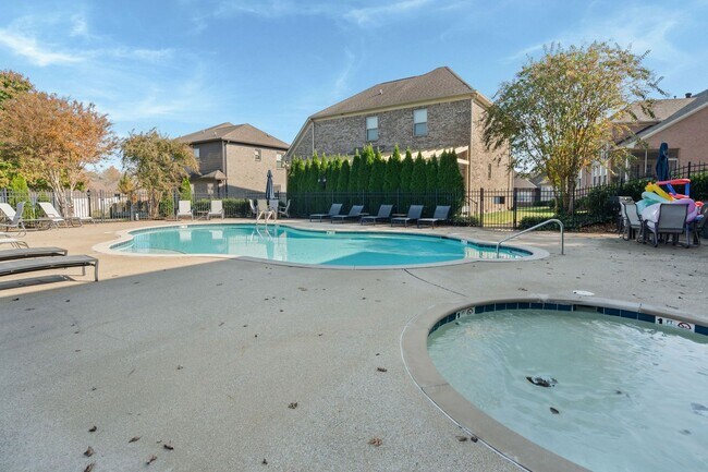 Building Photo - Gated Community - Villages of Stoneybrook