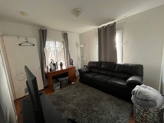 Building Photo - 5636 Jordan Ave