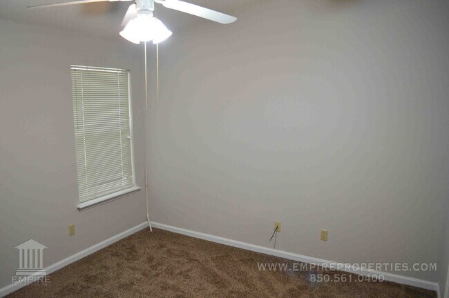 Building Photo - Beautiful townhome nestled in Killearn Acres