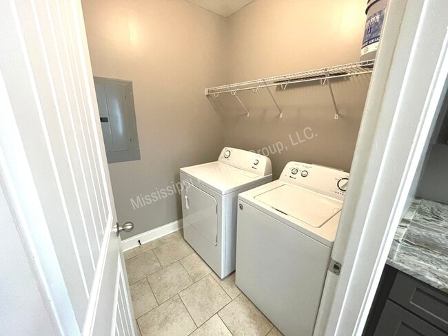 Building Photo - 4BR/4.5BA For Rent