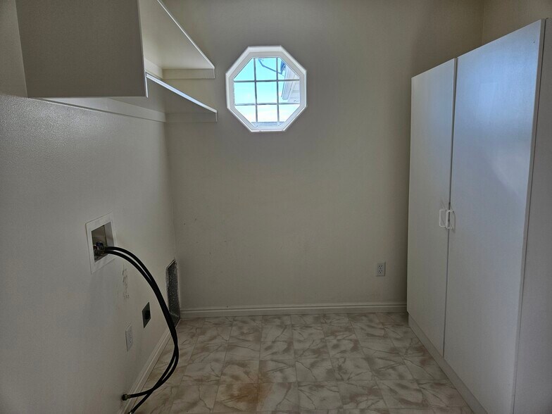 Building Photo - 1285 Jackson Dr