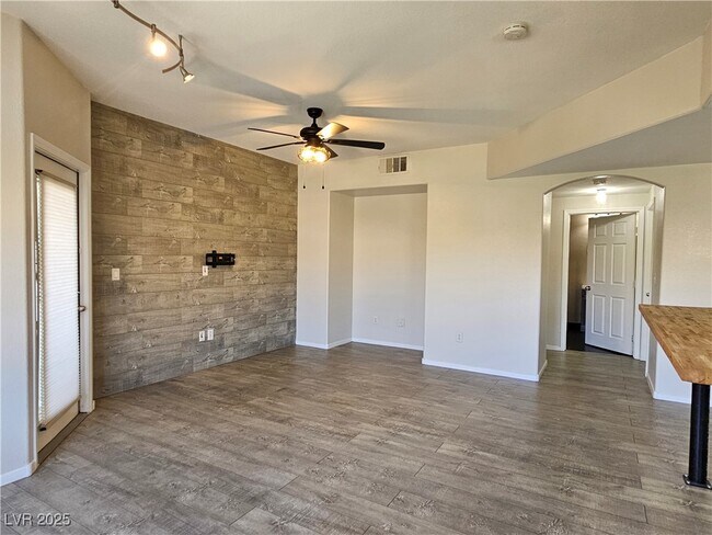 Building Photo - 6160 Rumrill St