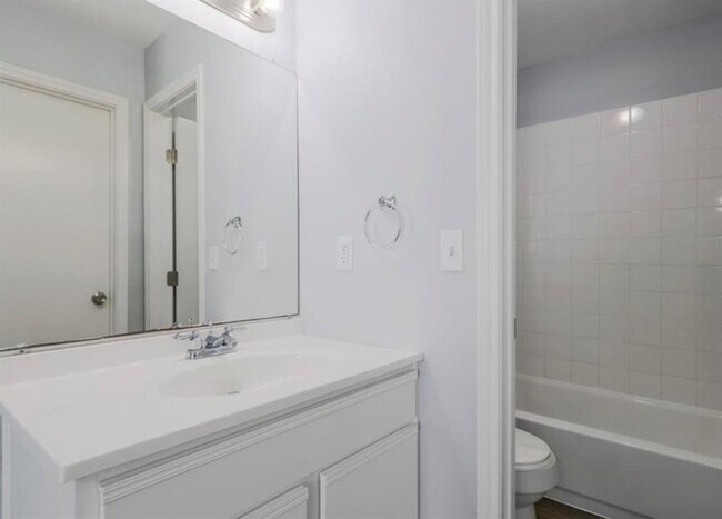 Building Photo - 2132 Andover Dr