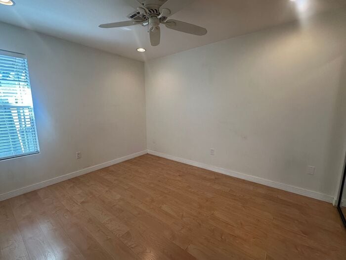 Building Photo - 1850 E Maryland Ave