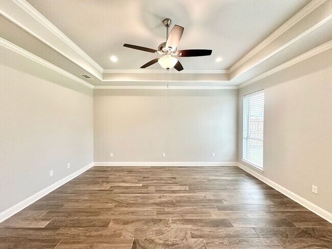 Building Photo - Available Now! Stunning 3 Bedroom 2 Bath i...