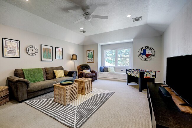 Building Photo - 18902 Mountain Spring Dr