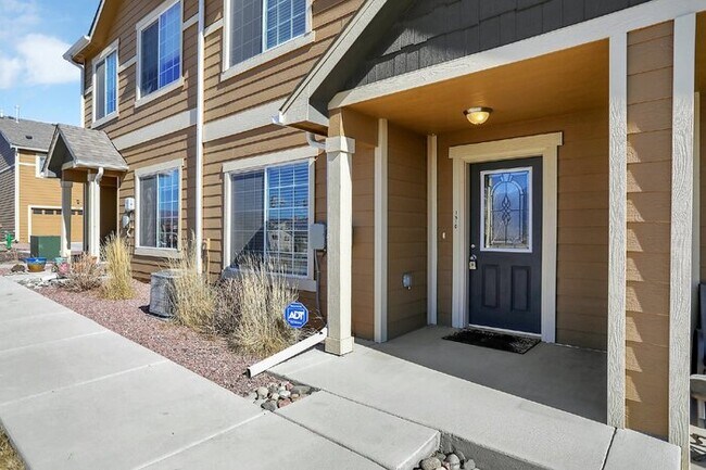 Building Photo - Move-In Ready Townhome | $1,000 Off First ...