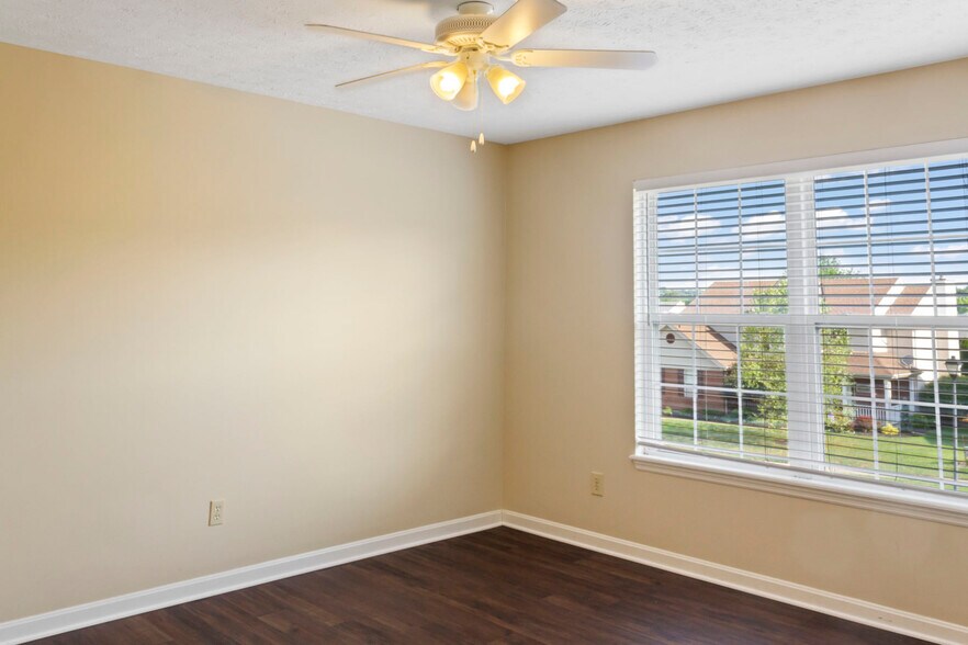Building Photo - 130 Fawn Dr