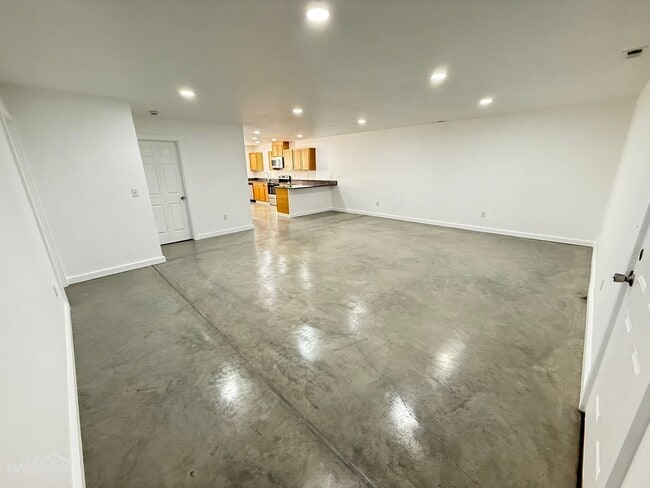 Building Photo - 2503-2505 S 47th Ave