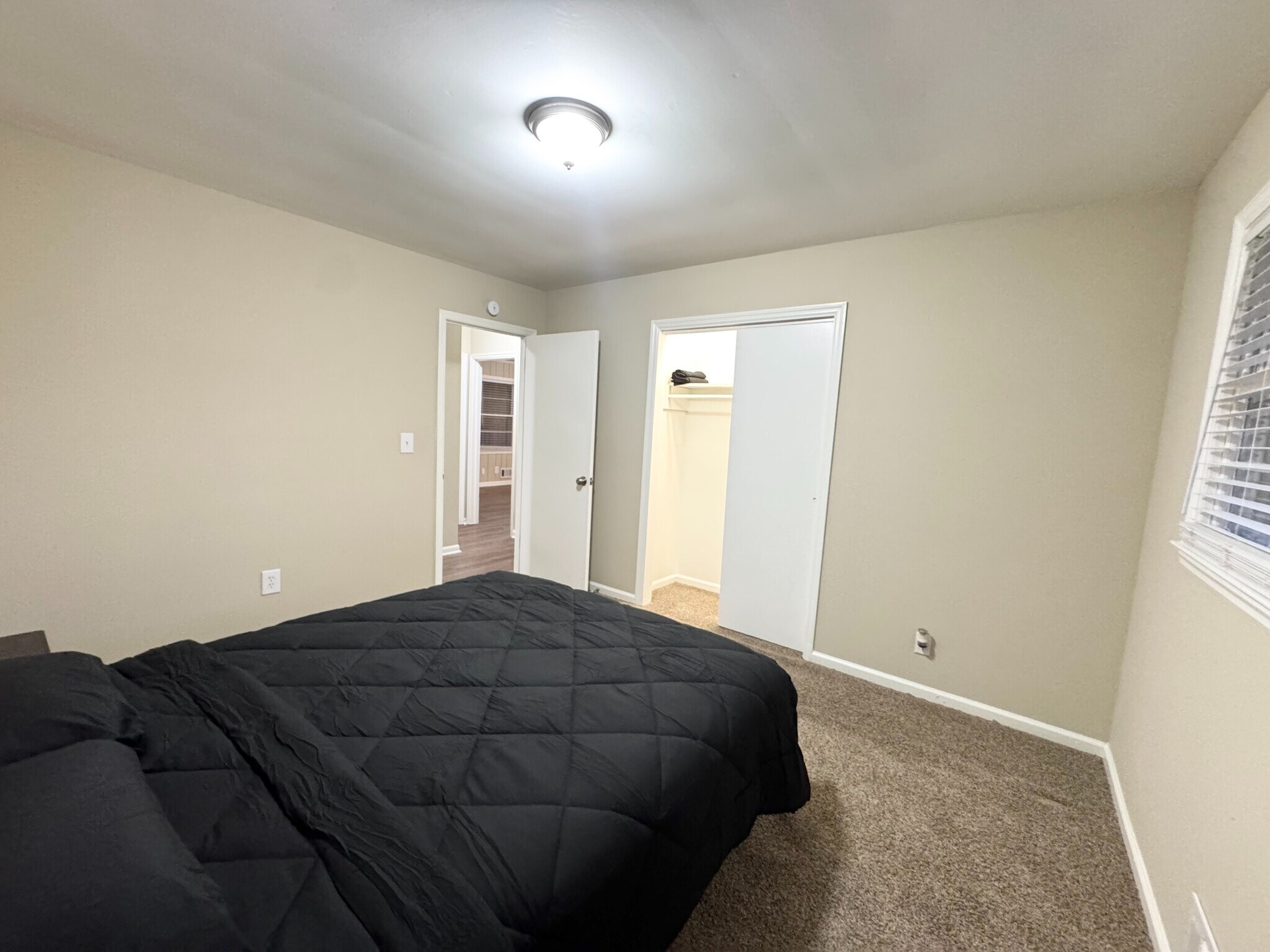 Building Photo - Room in House on Union Rd SW