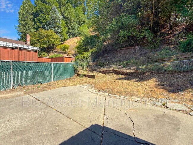 Building Photo - 2672 Doidge Ave