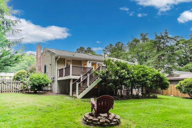 Building Photo - Perfect on Parkway --- Gorgeous, Fully Upd...