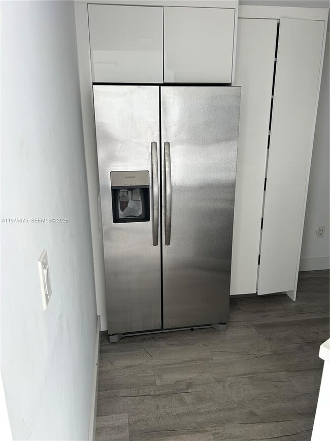 Building Photo - 6921 Environ Blvd