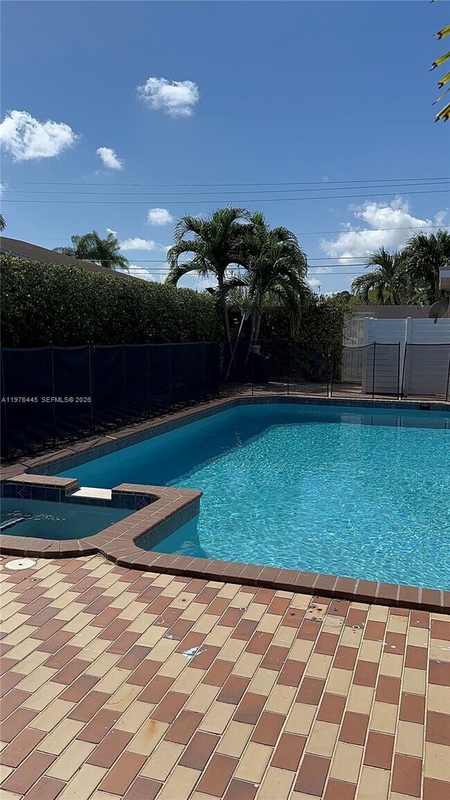 Building Photo - 3101 SW 67th Ave