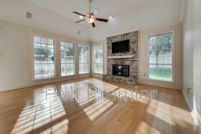 Building Photo - 2309 Kittyhawk Dr