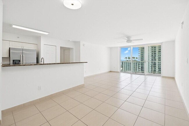 Primary Photo - 1155 Brickell Bay Dr