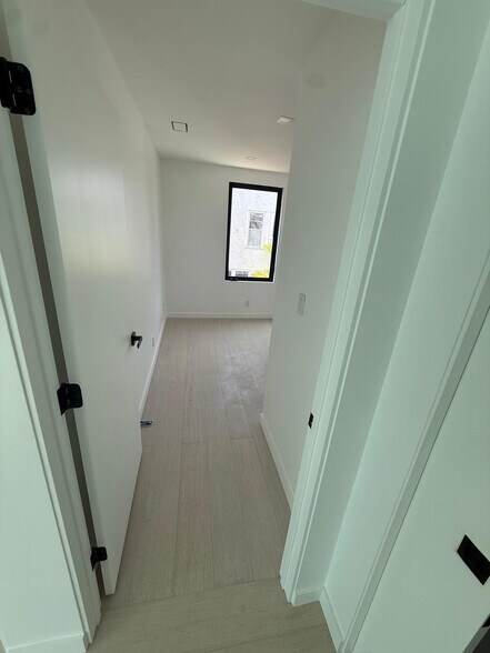 Building Photo - 253 9th St