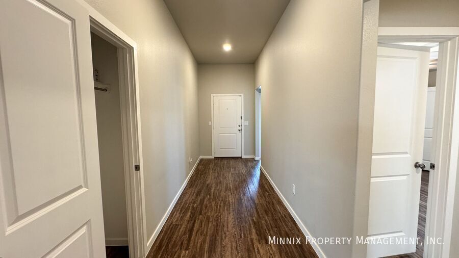 Building Photo - 2006 Kenwood Ave