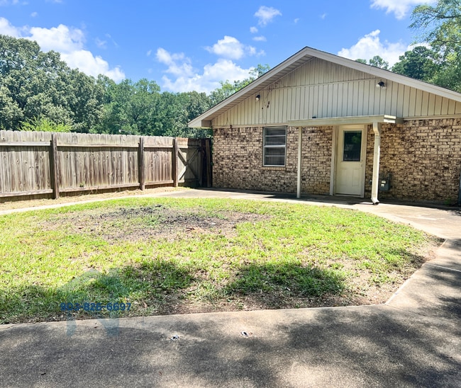 Building Photo - 314 Pin Oak St