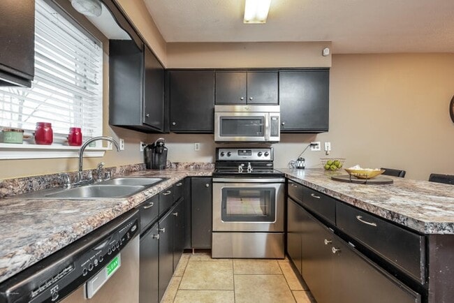 Building Photo - 340 Hillcrest Dr