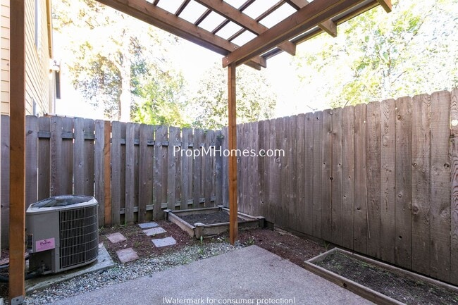 Building Photo - Charming Four Bedroom Home in Aloha on Quiet Cul-De-Sac!