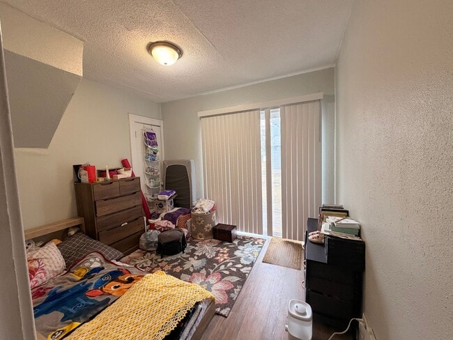 Building Photo - 2 Bedroom House - Updated $875