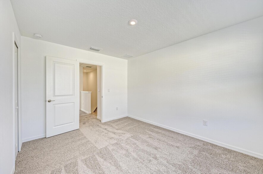 Building Photo - 6354 Fairmont Ln