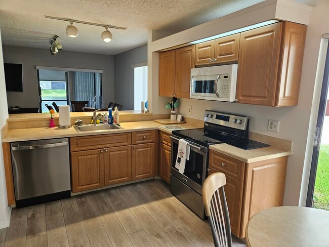 Building Photo - 10663 Ocean Palm Way