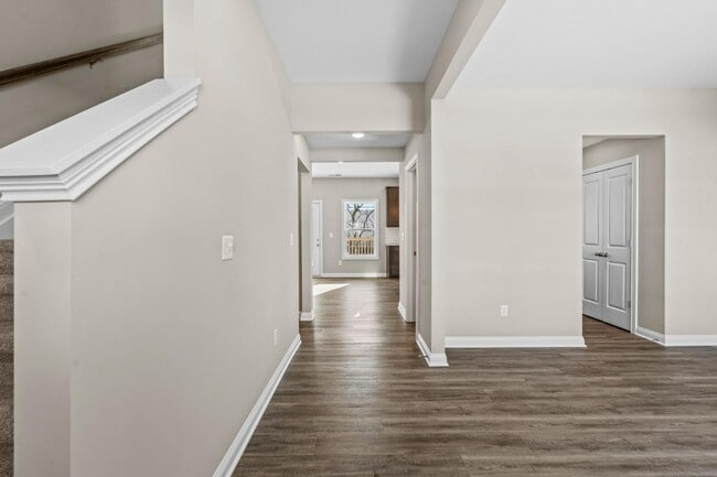 Building Photo - 441 Friendly Ave