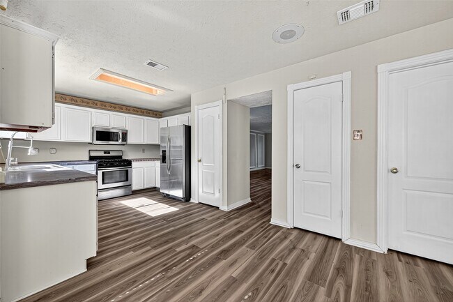 Building Photo - 2918 Colonel Ct Dr