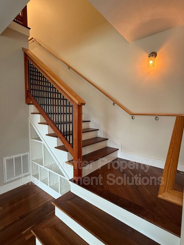 Building Photo - 2440 Belvue Rd