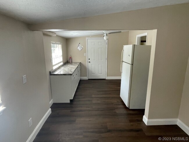 Building Photo - 255 Oak Ln