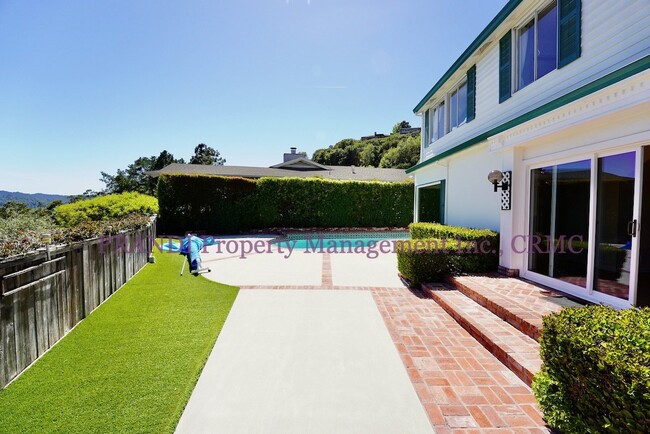 Building Photo - Lovely and Spacious Home with Swimming Poo...