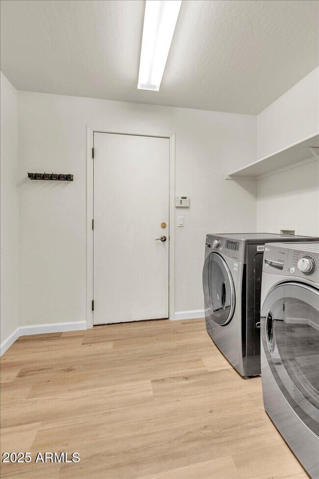 Building Photo - 9021 W Villa Maria Dr