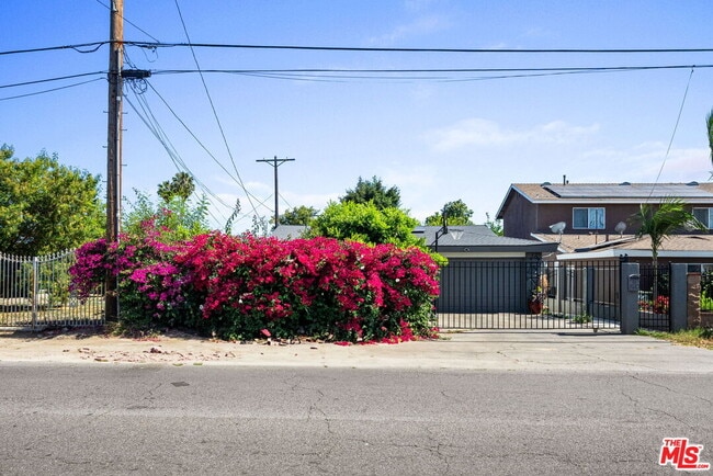 Building Photo - 14034 Valerio St
