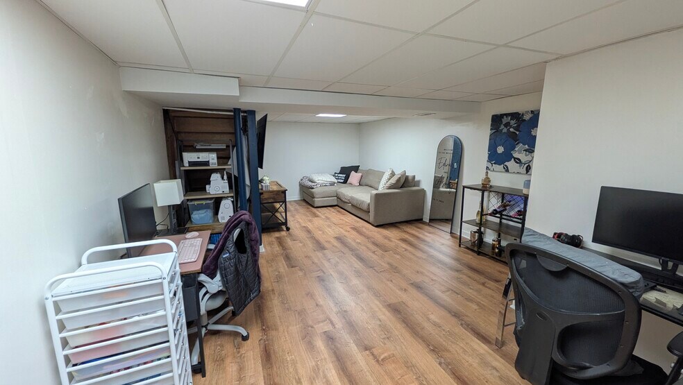 Building Photo - 803 Forest Ct