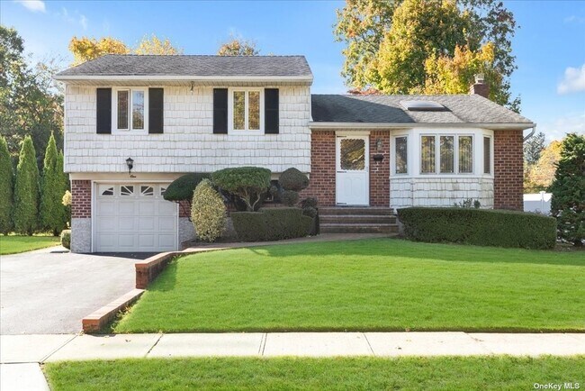 Primary Photo - 1 Pickwick Dr W