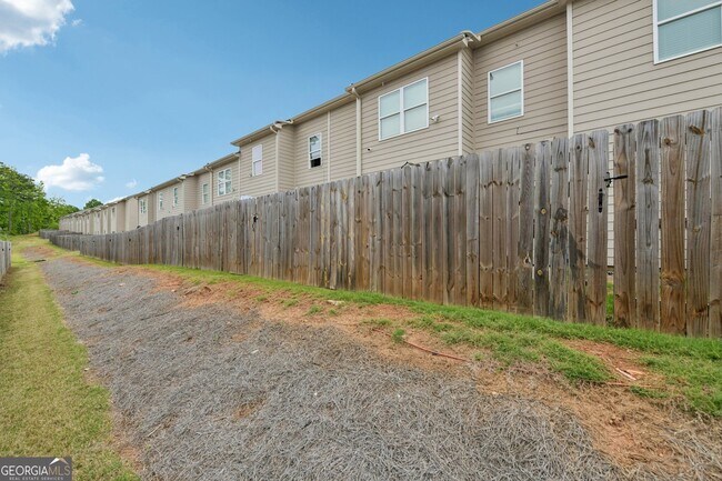 Building Photo - 5811 Calle Vis Dr