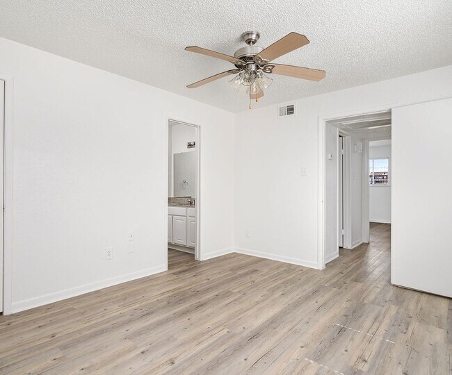 Building Photo - 2111 Holly Hall St