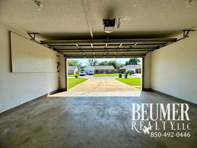Building Photo - Fantastic Located Home Near NAS for Rent