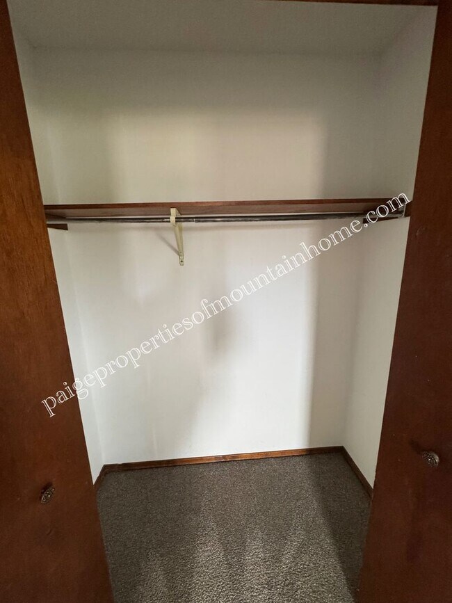 Building Photo - 3 Bedroom, 1 Bath Home on a Corner Lot