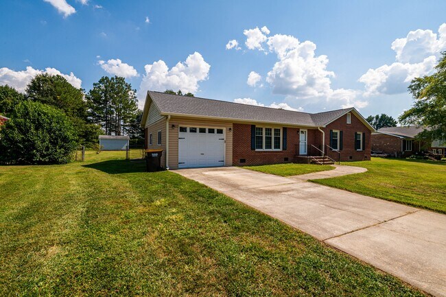 Building Photo - 114 Cottonwood Dr