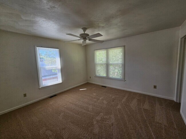 Building Photo - Lynbrook Landing