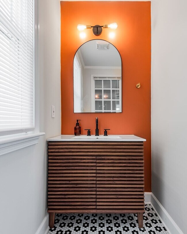 Building Photo - *Application Pending* Charming Cottage in Northgate Park - A Gem in the Heart of Durham!