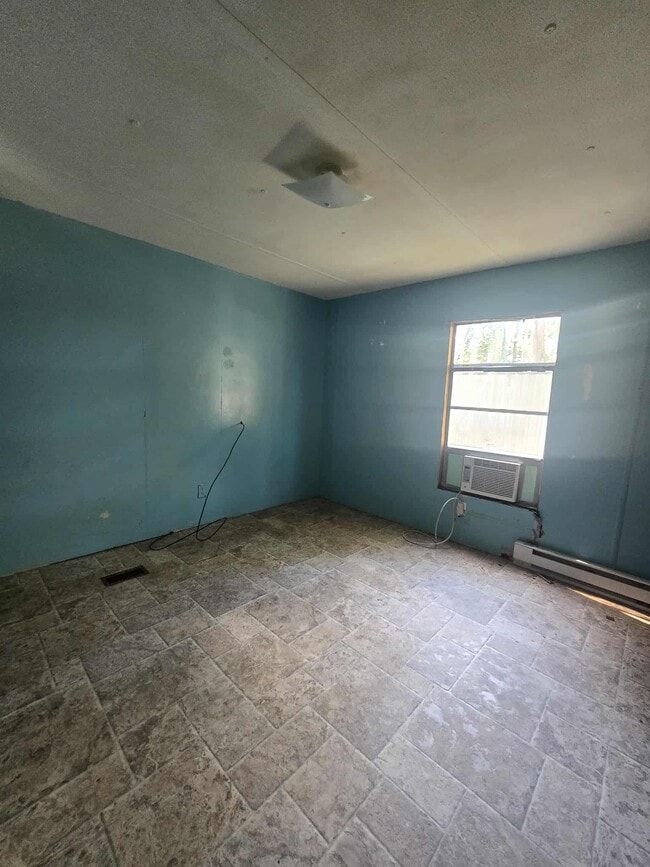 Building Photo - 1380 Mapleash Ave