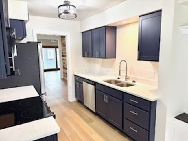 Building Photo - 705 W Olin Ave