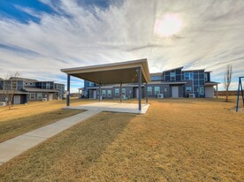 Building Photo - Lakeshore Landing