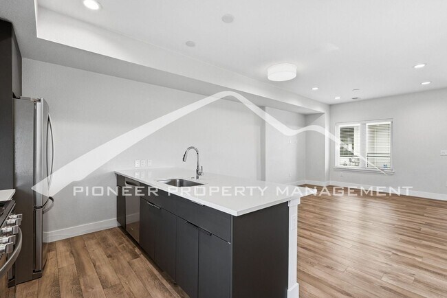 Building Photo - Spacious Townhouse with Central AC and 2-Car Garage